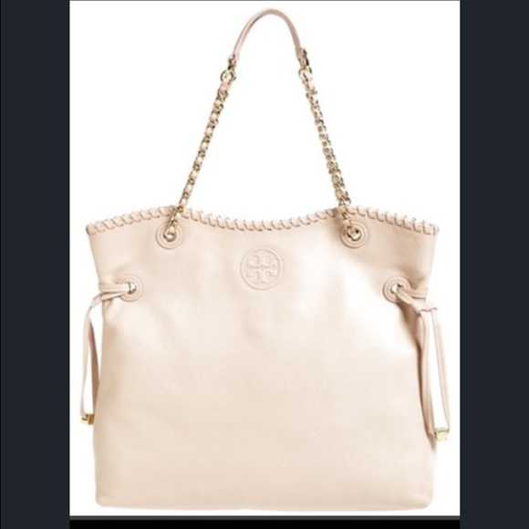 Tory Burch Marion Slouchy Tote. Color: light oak.