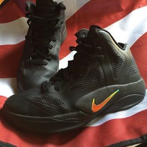 Nike hyper fuse basketball shoes size 5