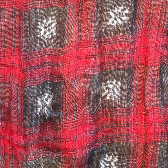 Red/white/black scarf☃️❄️ - Picture 2 of 2