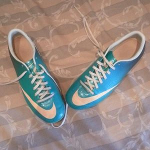 Nike mercurial soccer shoes