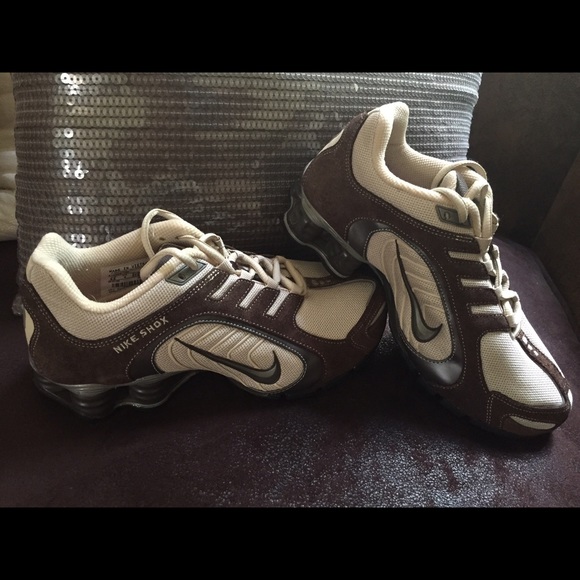 NIKE Shox Navina - stylish + comfortable. Size 6.5