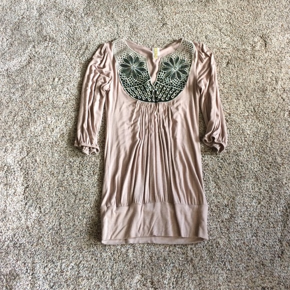Mid sleeve shirt