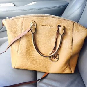 On hold for Vanna!!! Do not buy!!!