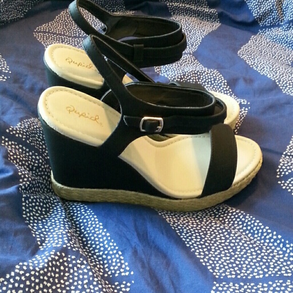 NWT black wedges