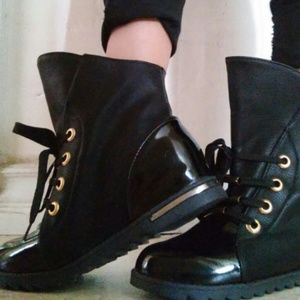 Black fashionable trendsetting black boots.