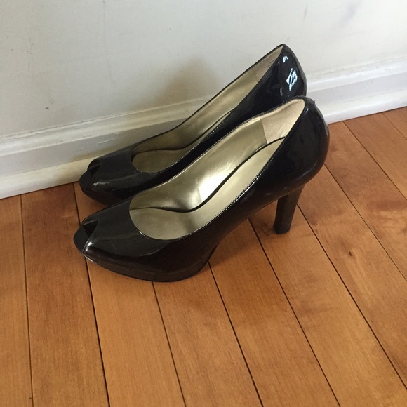 Nine West Shoes - 🌞🌞Black patented leather peep toe pumps.