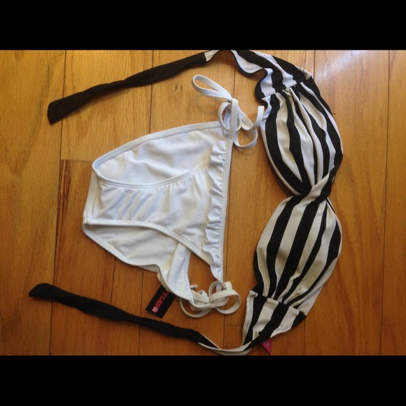 Two piece bathing suit (styles)
