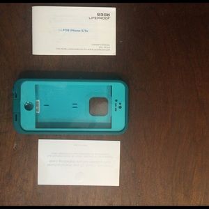 iPhone 5/5s lifeproof case