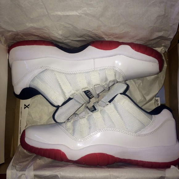 AIR JORDAN RETRO 11 LOW