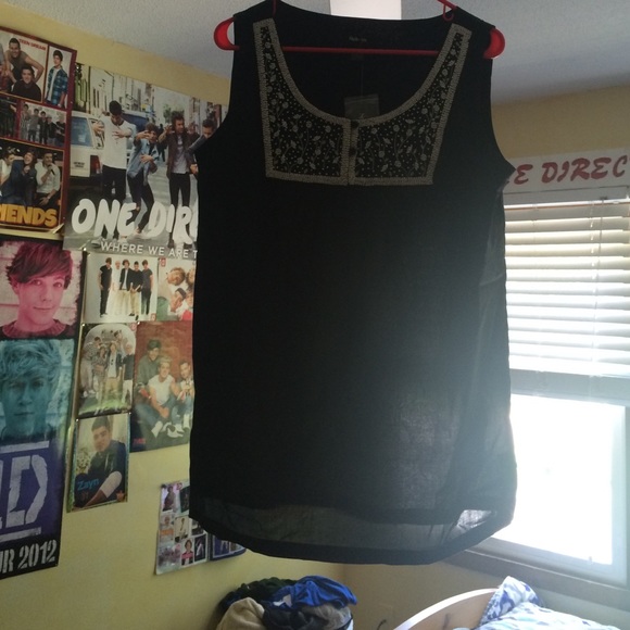 Black sleeveless dressy shirt