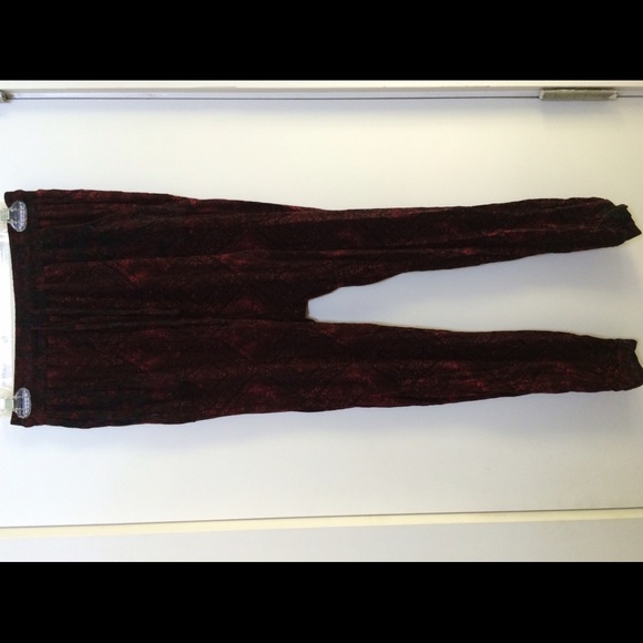Red patterned XS ecoté haram pants