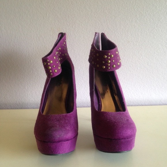 Pumps - Picture 2 of 3