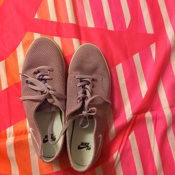 Pastel Pair of Nike SB trainers 👞
