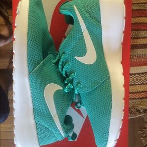 Nike Roshe Run Women's 8
