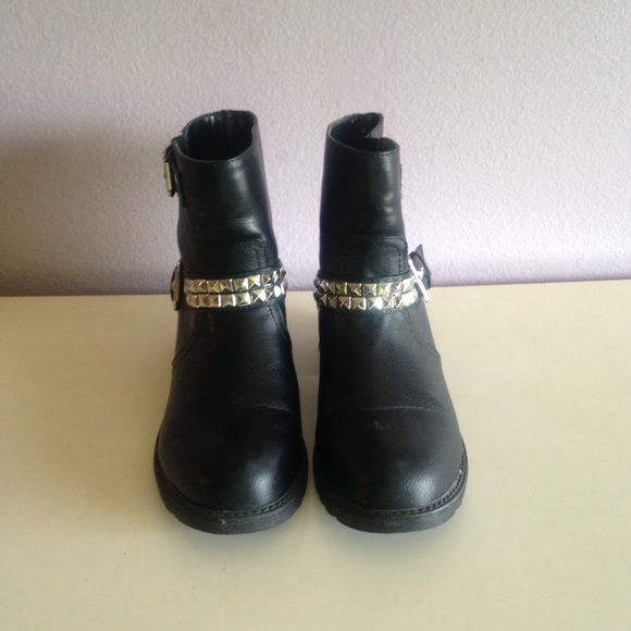 Boots - Picture 2 of 2