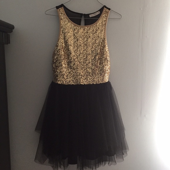 Black and gold dress perfect for any occasion