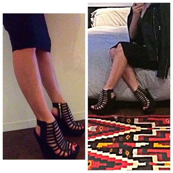 ❌SOLD❌Steve Madden Caged Black Wedges