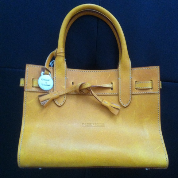 **SOLD** NWT Dooney & Bourke Leather Purse