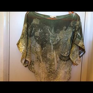 Green patterned top ✨