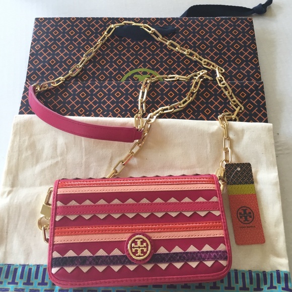Tory Burch Handbags - 🎀New Tory Burch Robinson Zig-Zag Crossbody 🎀