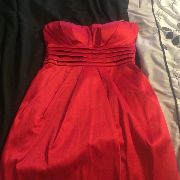 Red Dress - Picture 3 of 4