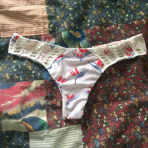 📍 SOLD📍 Acacia Swimwear • Bird of Paradise