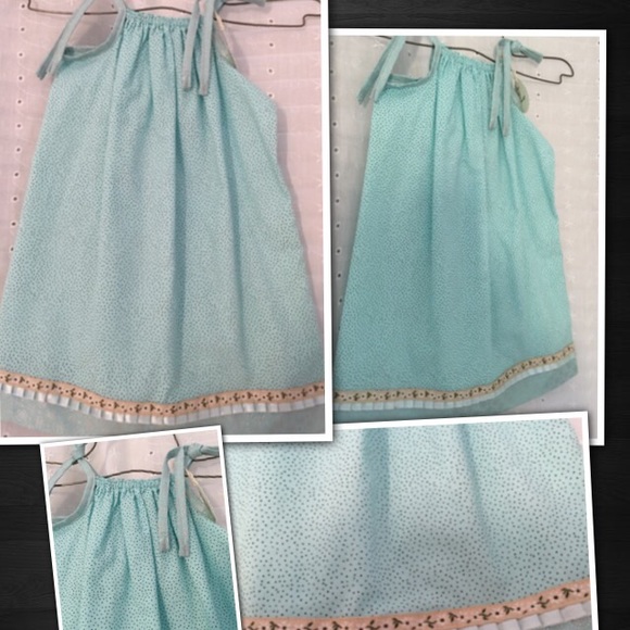 🐌Childs Aqua dress with grey poke-a-dots🐌
