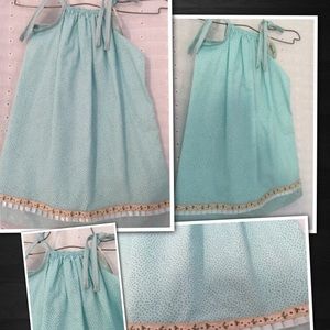 🐌Childs Aqua dress with grey poke-a-dots🐌