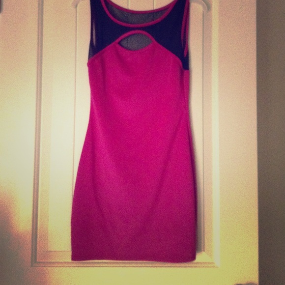 Short fuchsia body fitting dress.