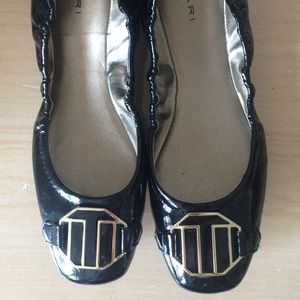 Tahari flats size 7