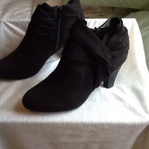 Black velvet shoes/ boots