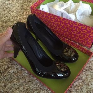 Tory Burch Caroline Mid Heel 7.5 new