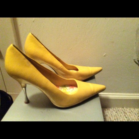 Foxy pumps!