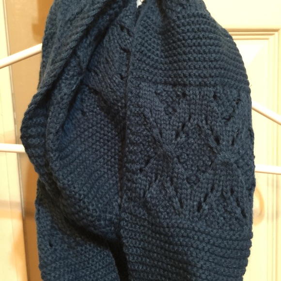 Knit scarf, NWT