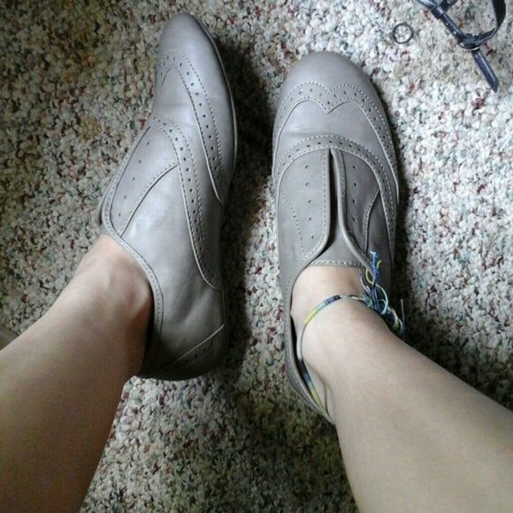 LC Lauren Conrad Shoes - Lauren Conrad Taupe Laceless Oxfords