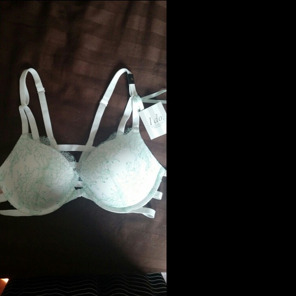 Victoria Secret white strappy back bra - Picture 2 of 4