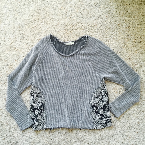 🔱BUNDLED🔱Urban outfitters  lace pullover sweater - Picture 2 of 4