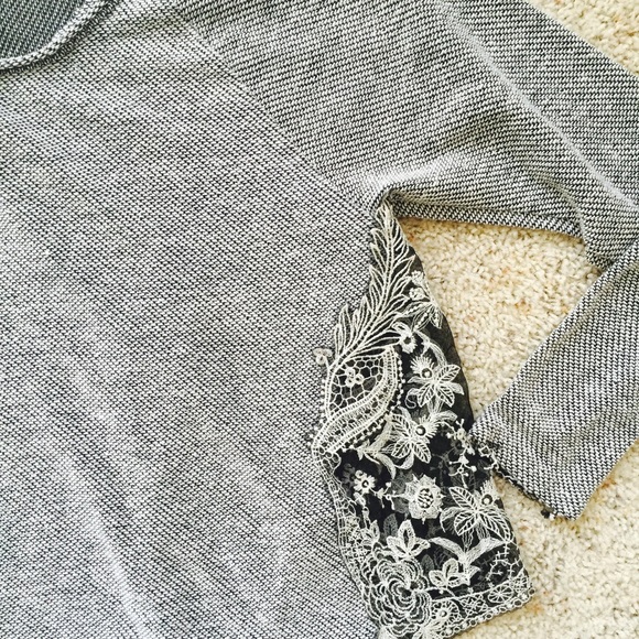 🔱BUNDLED🔱Urban outfitters  lace pullover sweater - Picture 3 of 4