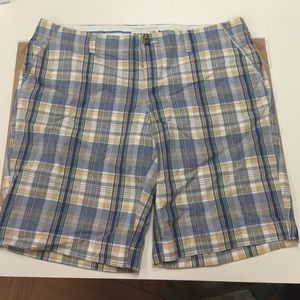 CLEARANCE!!!🎀Old Navy Burmuda shorts size 14🎀