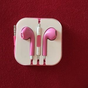 pink earphones