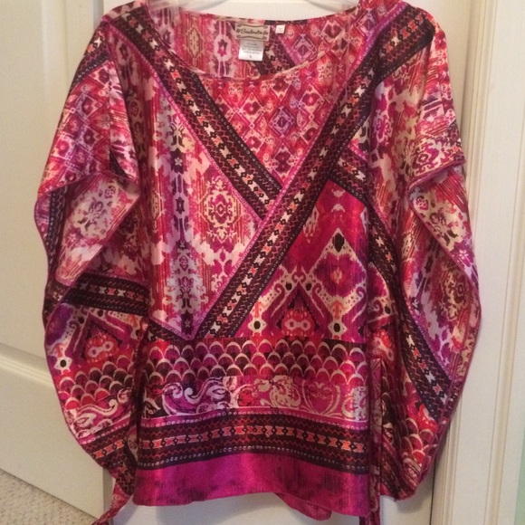 Gorgeous Flowy Top - Picture 1 of 4