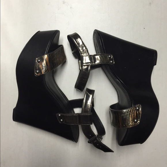 Vera Wang Jamaya Wedge sandal
