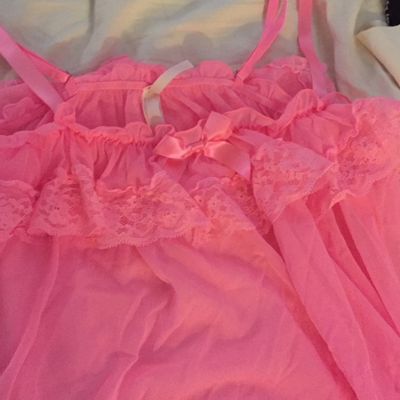 Lingerie - Picture 2 of 4