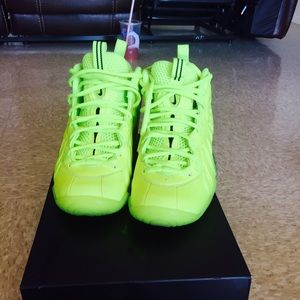 Size 5 Nike little posite pro. Foamposites