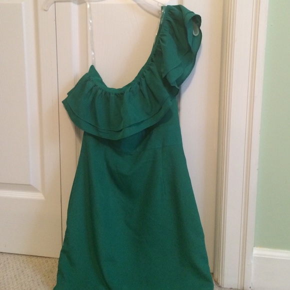 Gorgeous Emerald Green One Shoulder Dress