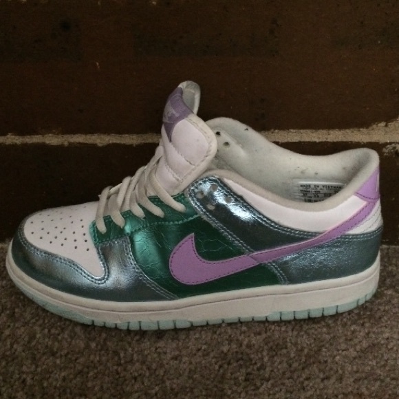 NIKE Low-Top Dunks