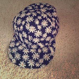Daisy flat bill hat