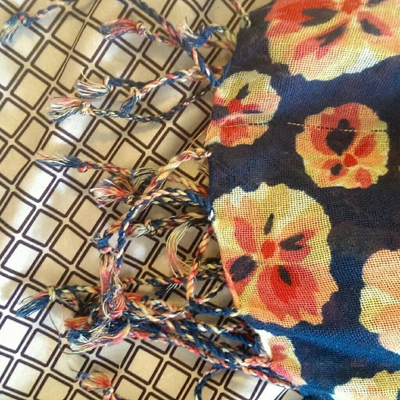 FLORAL SCARF - Picture 2 of 3