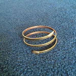 Gold arm bracelet