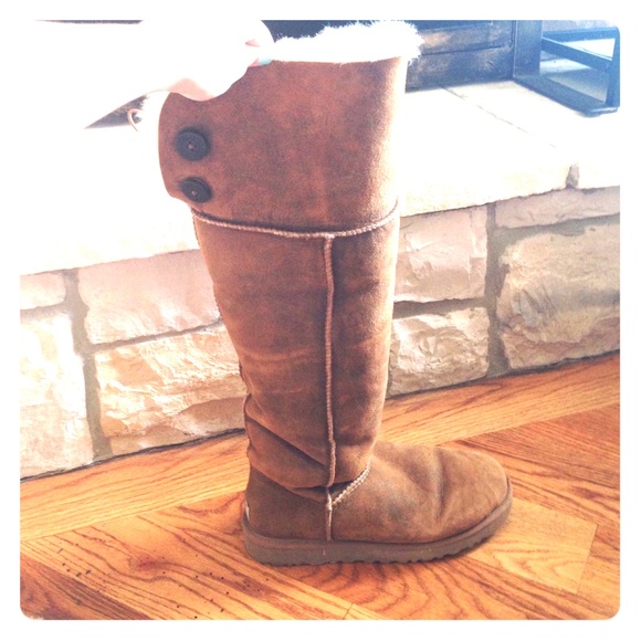 35% Off!! Versatile Over-The-Knee Ugg Boots Size 9
